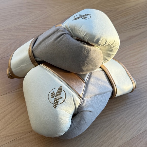 HAYABUSA TOKUSHU Women’s White and Gold Boxing Gloves (12oz) - Picture 2 of 5